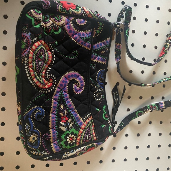 Vera Bradley Crossbody excellent condition and preowned - Picture 2 of 2